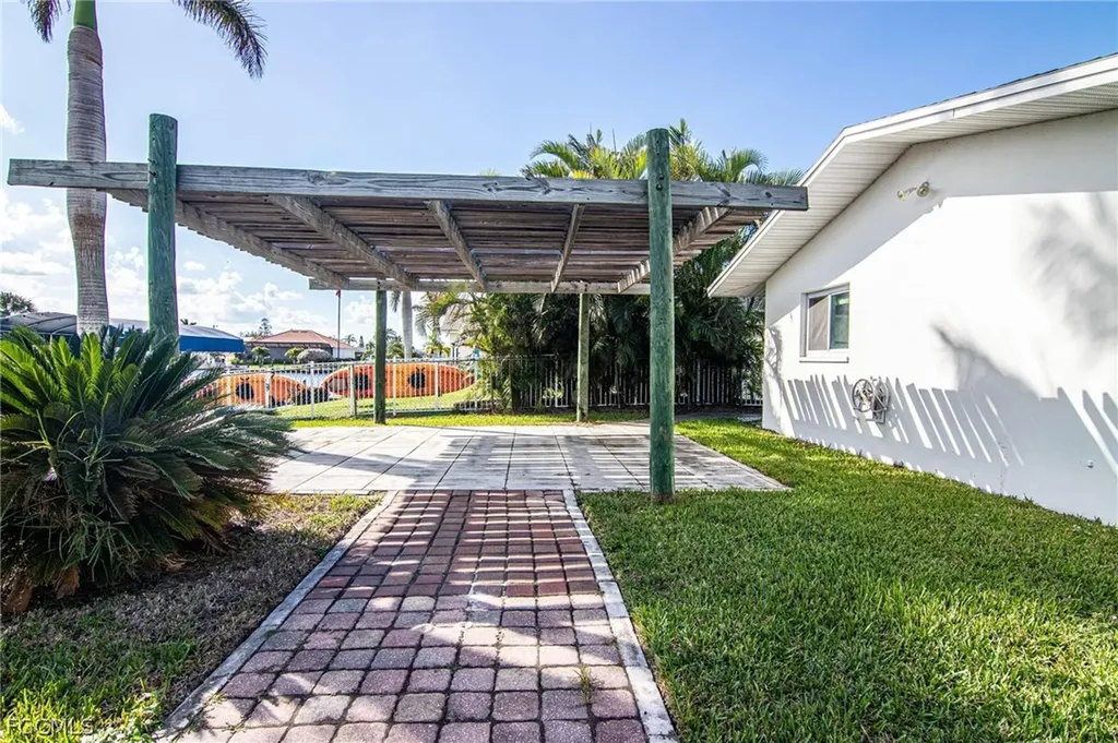 2112 Cornwallis Parkway Cape Coral FL 33904