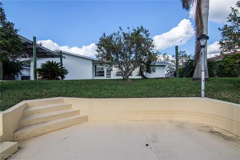 2112 Cornwallis Parkway Cape Coral FL 33904