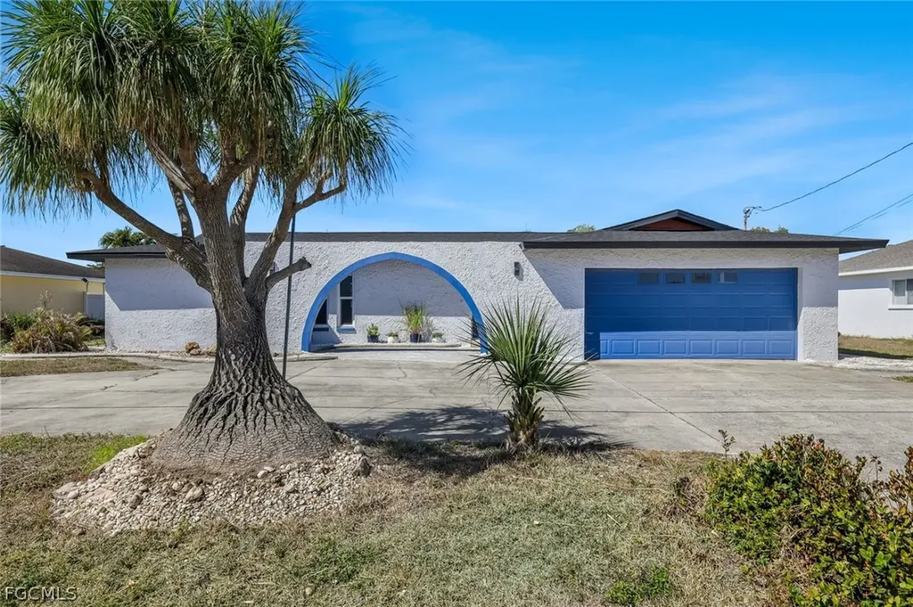 3926 Country Club Boulevard Cape Coral FL 33904