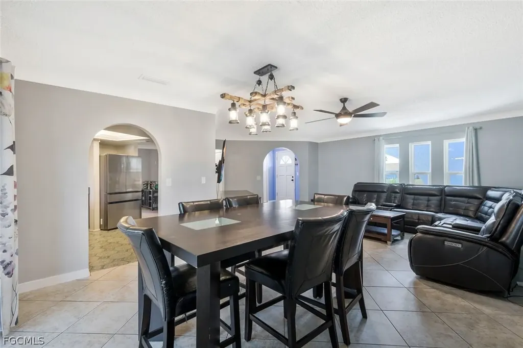 3926 Country Club Boulevard Cape Coral FL 33904