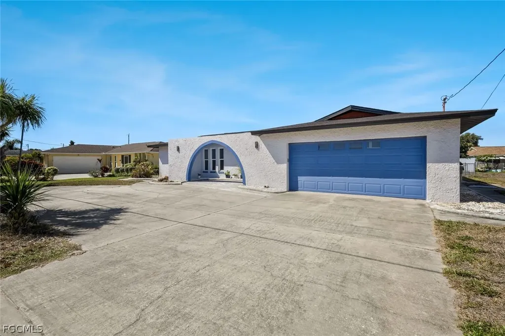 3926 Country Club Boulevard Cape Coral FL 33904