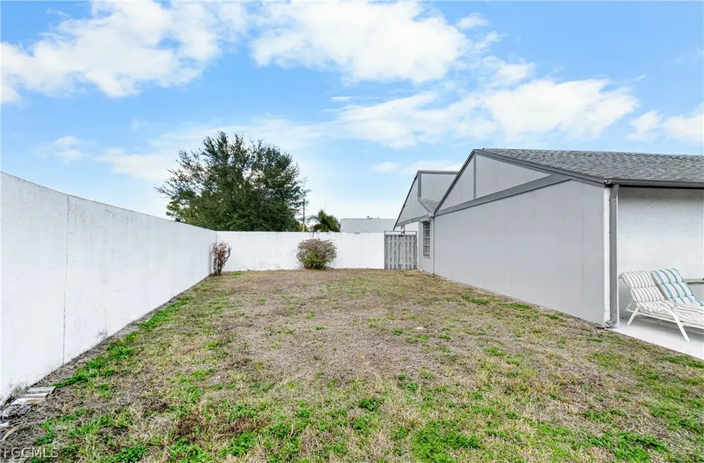 9777 Oakcrest Court Lehigh Acres FL 33936