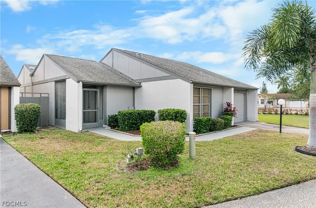 9777 Oakcrest Court Lehigh Acres FL 33936