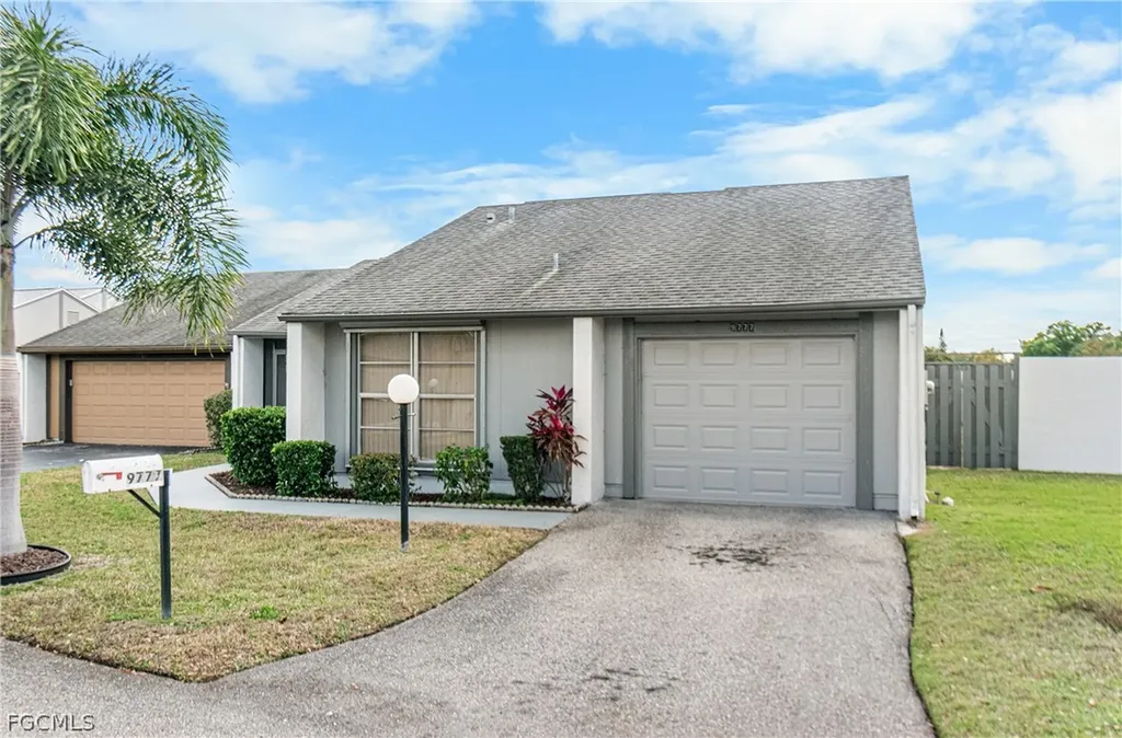 9777 Oakcrest Court Lehigh Acres FL 33936