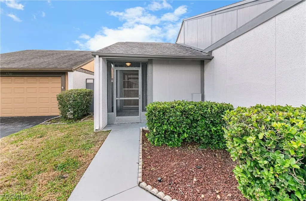 9777 Oakcrest Court Lehigh Acres FL 33936