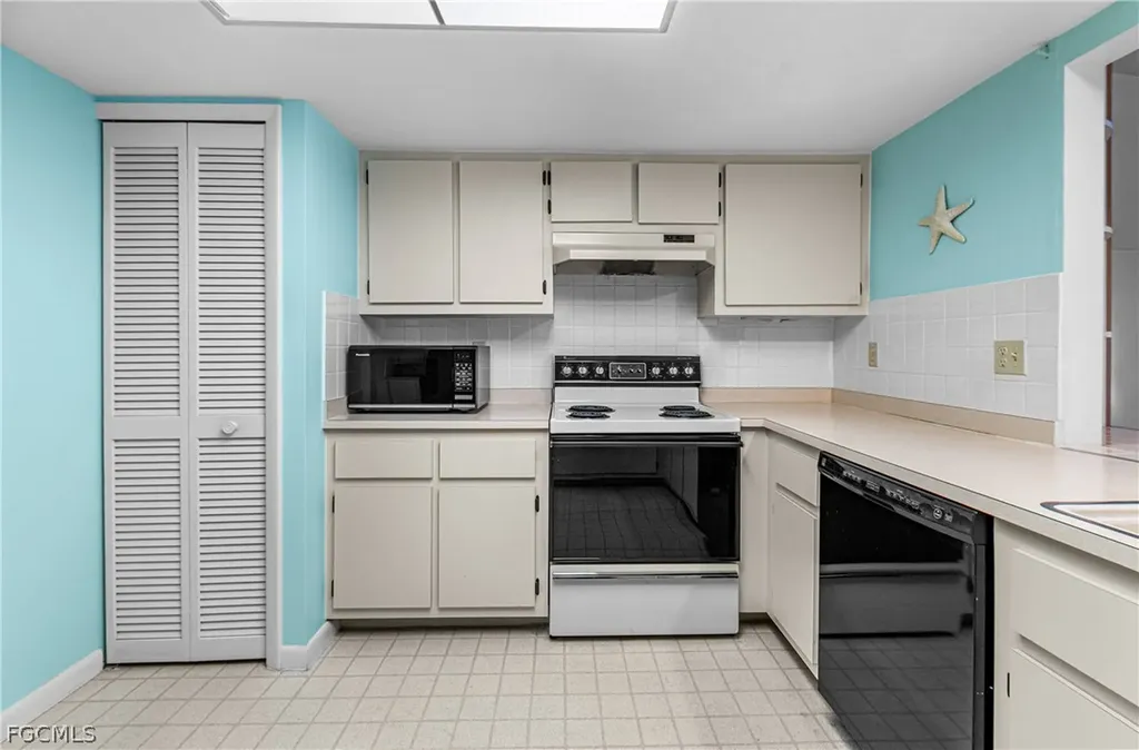9777 Oakcrest Court Lehigh Acres FL 33936