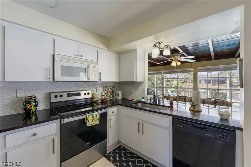 3109 SE 10th Avenue Cape Coral FL 33904