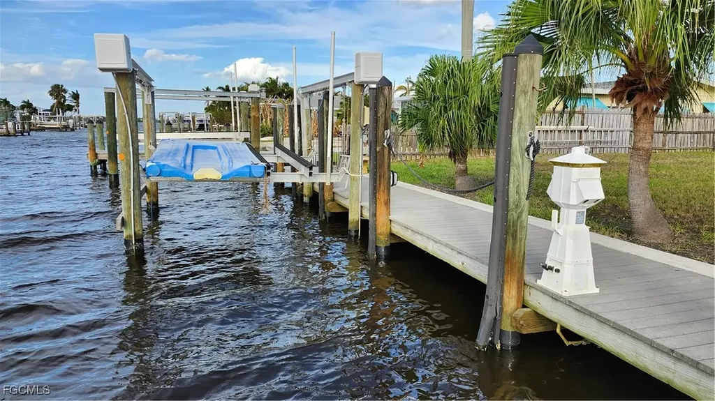 2596 Bayshore Drive Matlacha FL 33993