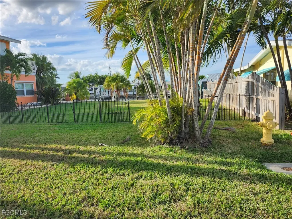 2596 Bayshore Drive Matlacha FL 33993