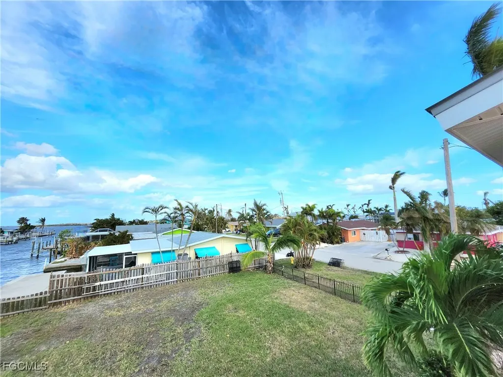 2596 Bayshore Drive Matlacha FL 33993