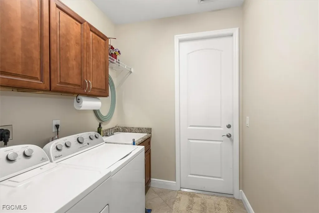 2011 NW 9th Place Cape Coral FL 33993