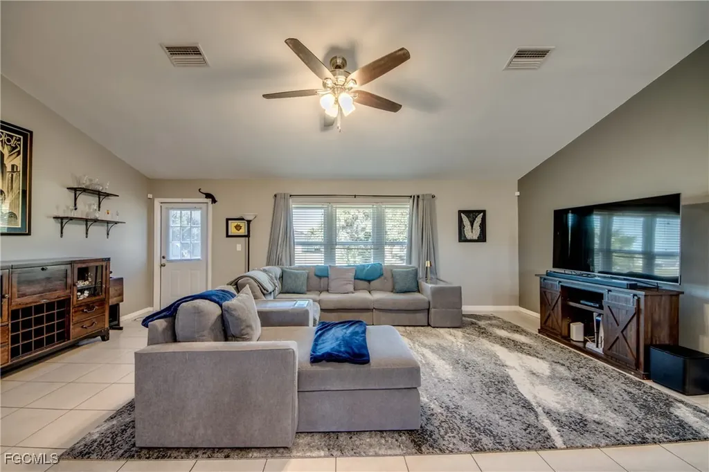 1906 NE 18th Avenue Cape Coral FL 33909