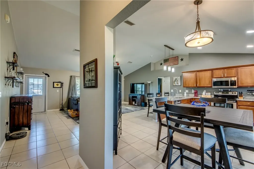 1906 NE 18th Avenue Cape Coral FL 33909