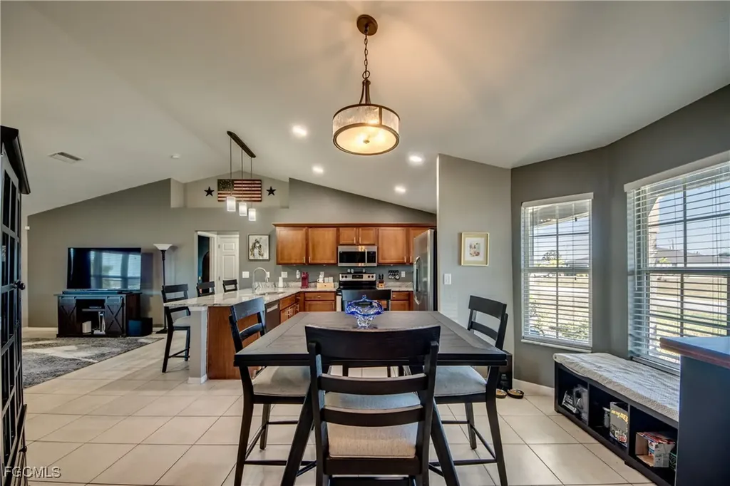 1906 NE 18th Avenue Cape Coral FL 33909