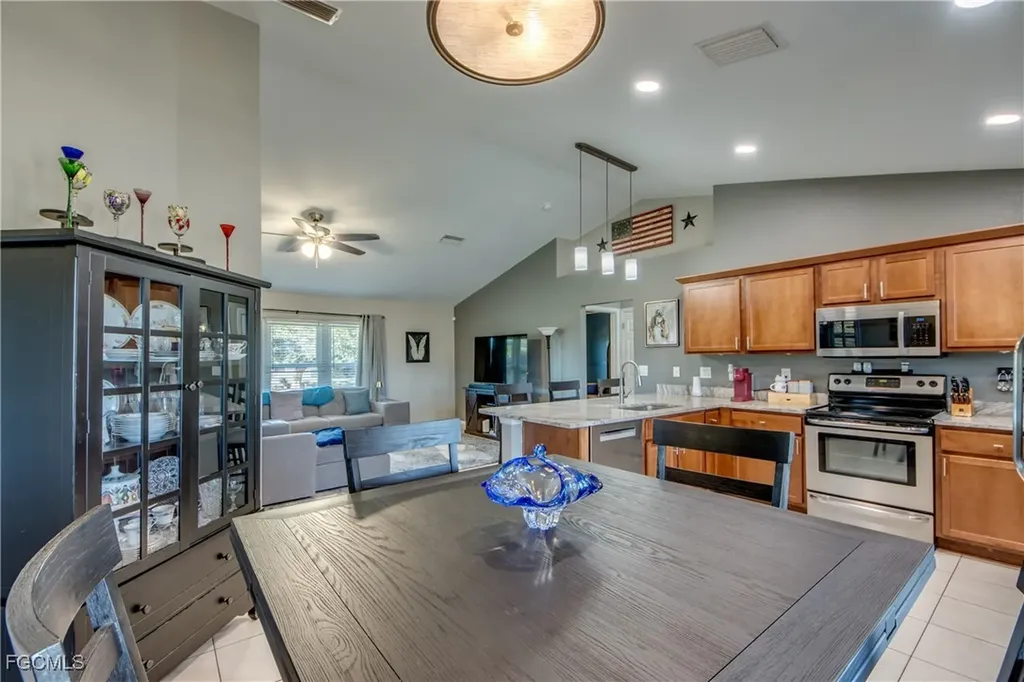 1906 NE 18th Avenue Cape Coral FL 33909