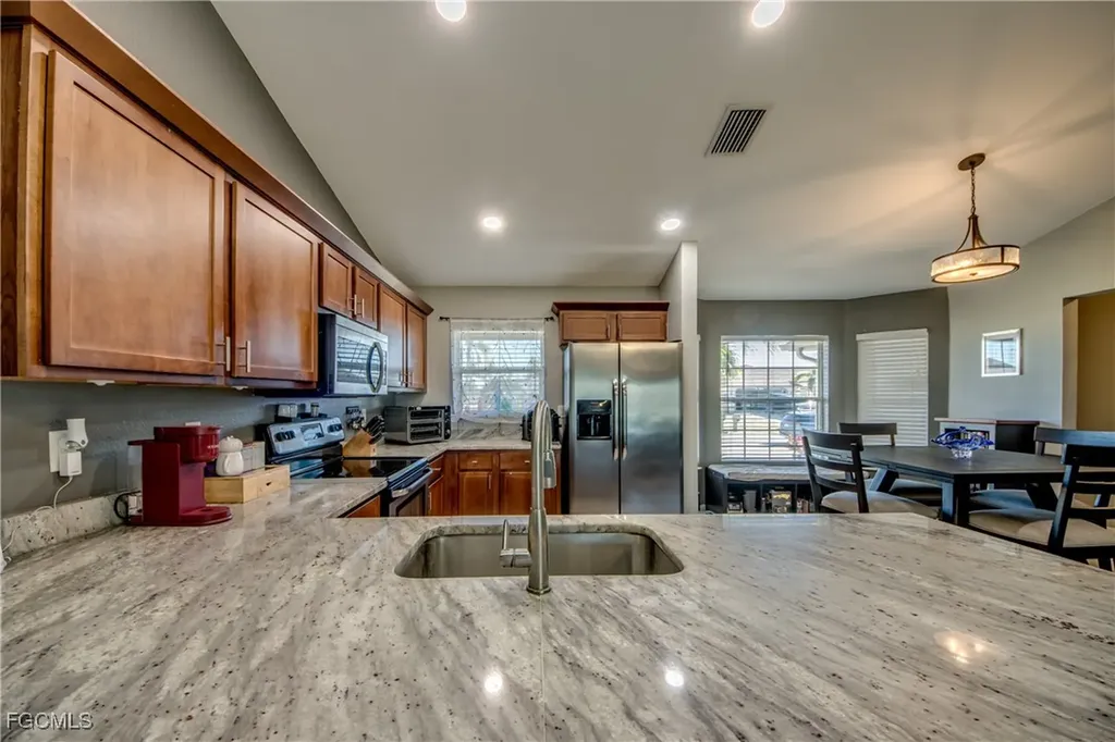 1906 NE 18th Avenue Cape Coral FL 33909
