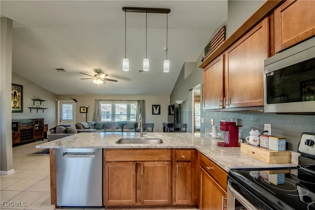 1906 NE 18th Avenue Cape Coral FL 33909