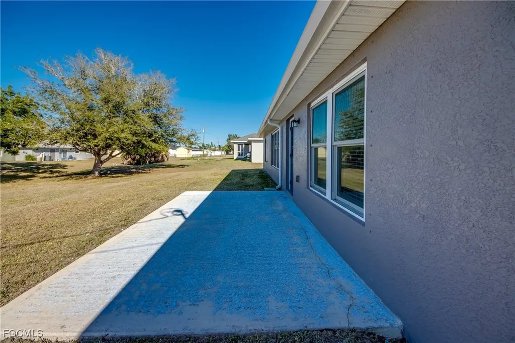 1906 NE 18th Avenue Cape Coral FL 33909