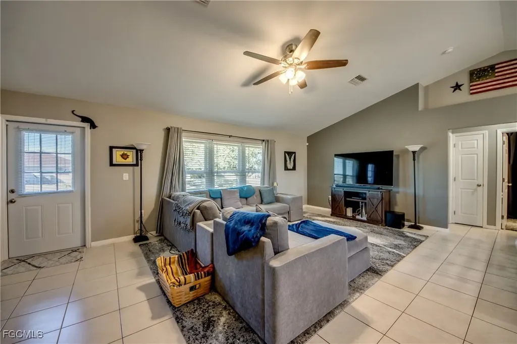 1906 NE 18th Avenue Cape Coral FL 33909
