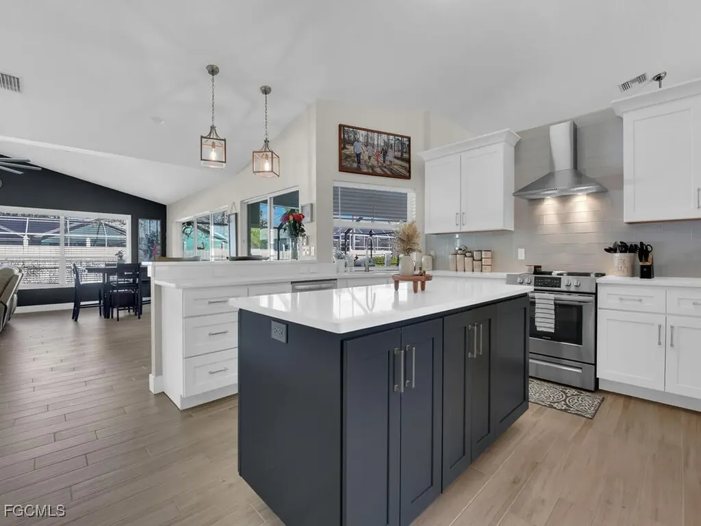 613 SE 19th Lane Cape Coral FL 33990