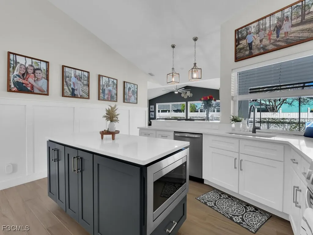 613 SE 19th Lane Cape Coral FL 33990