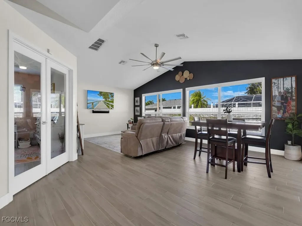 613 SE 19th Lane Cape Coral FL 33990