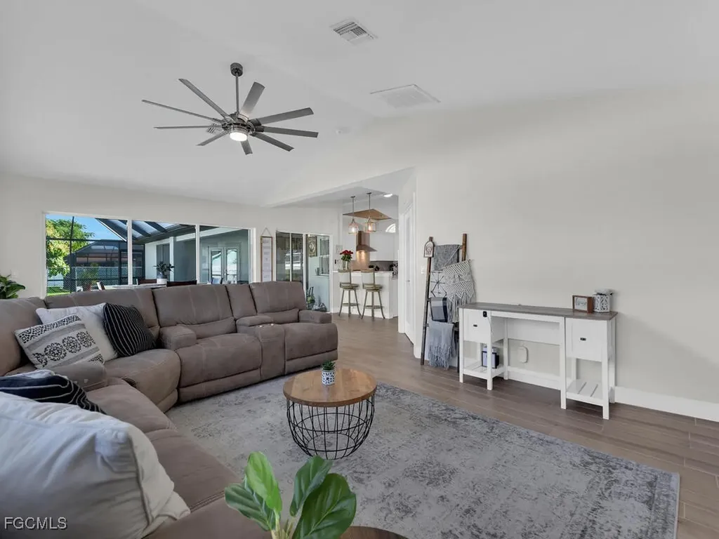 613 SE 19th Lane Cape Coral FL 33990