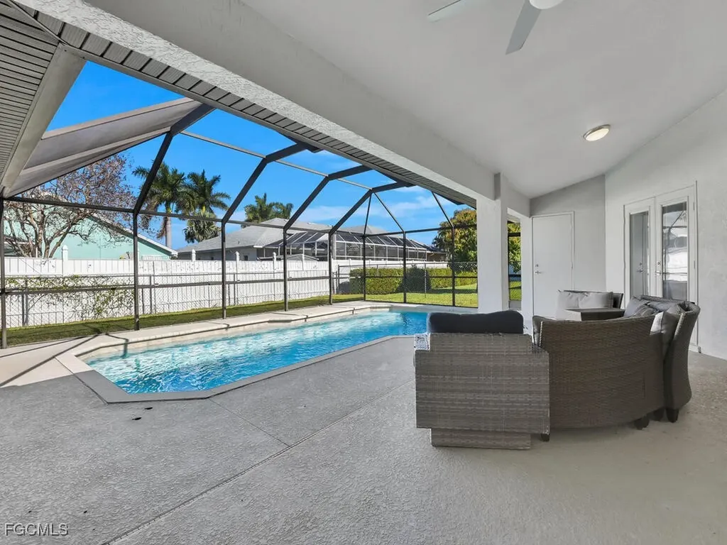 613 SE 19th Lane Cape Coral FL 33990