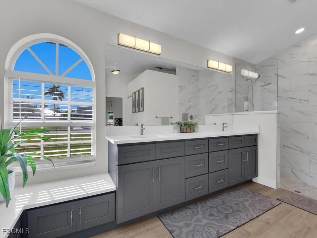 613 SE 19th Lane Cape Coral FL 33990