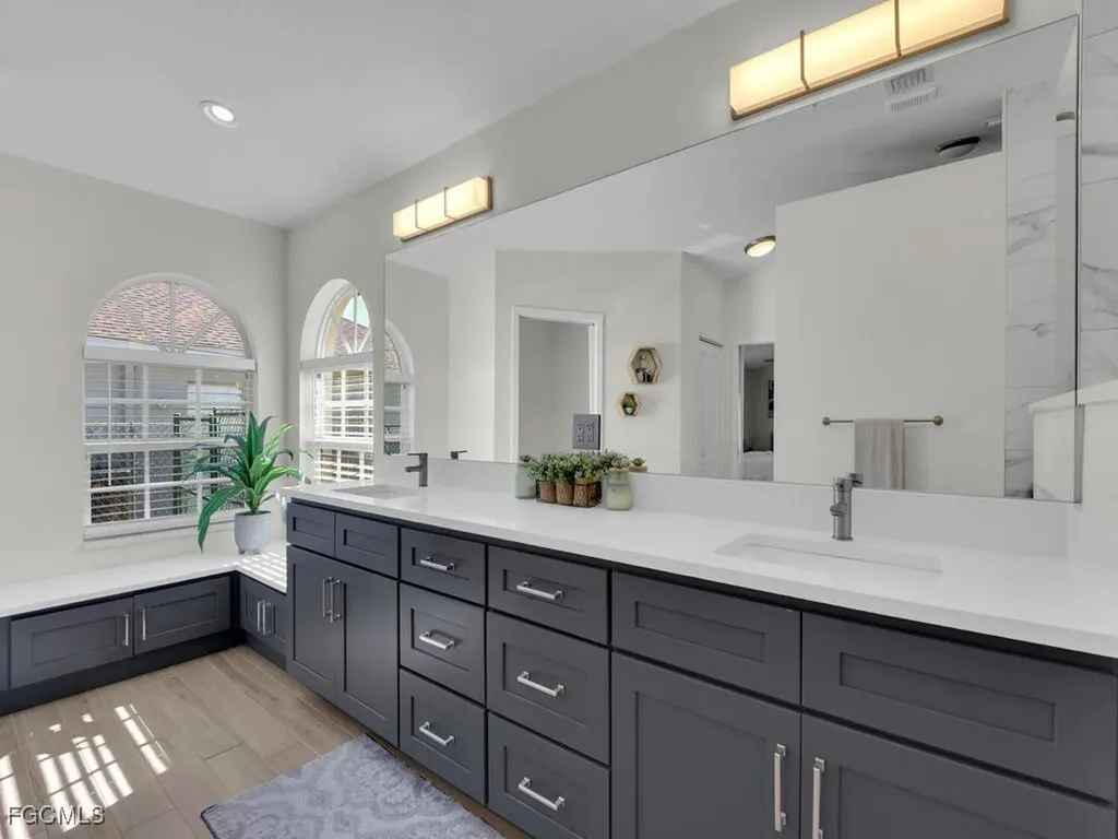 613 SE 19th Lane Cape Coral FL 33990