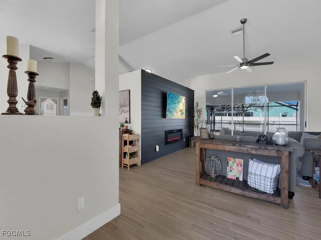 613 SE 19th Lane Cape Coral FL 33990