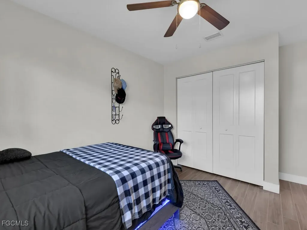 613 SE 19th Lane Cape Coral FL 33990