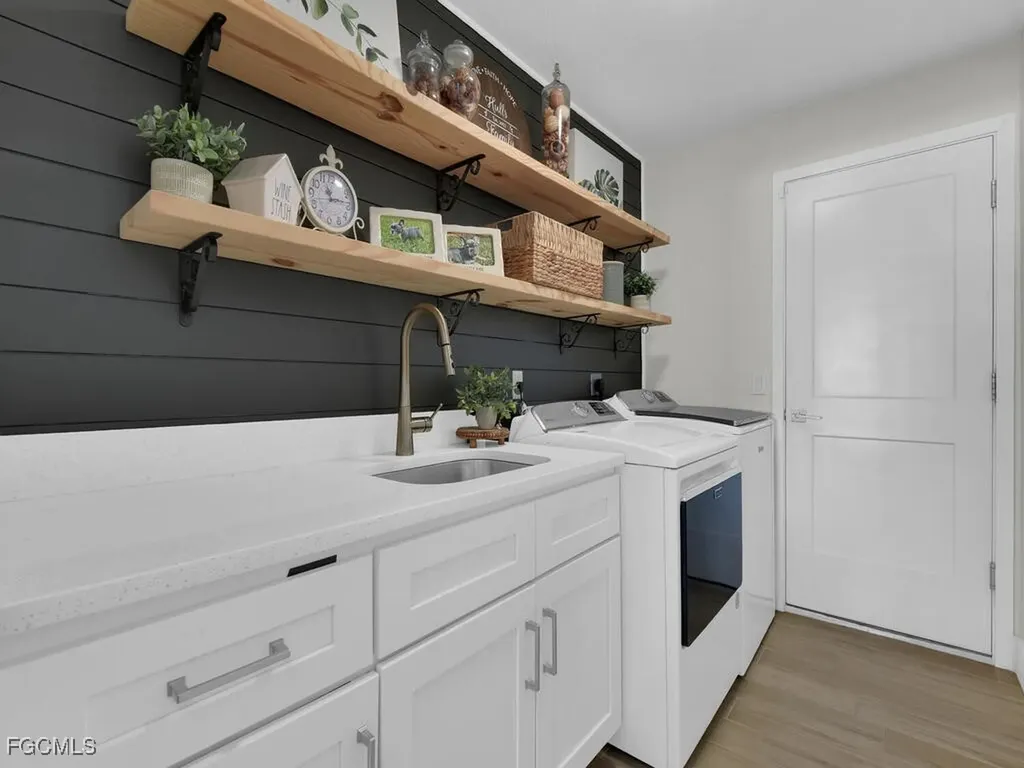 613 SE 19th Lane Cape Coral FL 33990