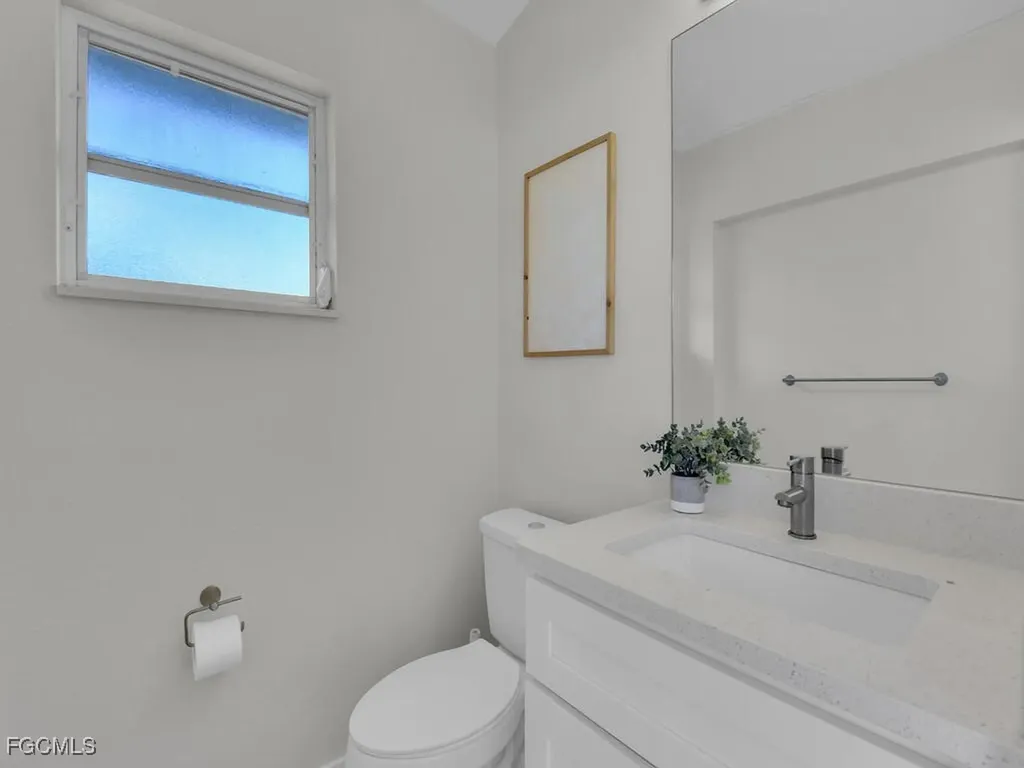 613 SE 19th Lane Cape Coral FL 33990