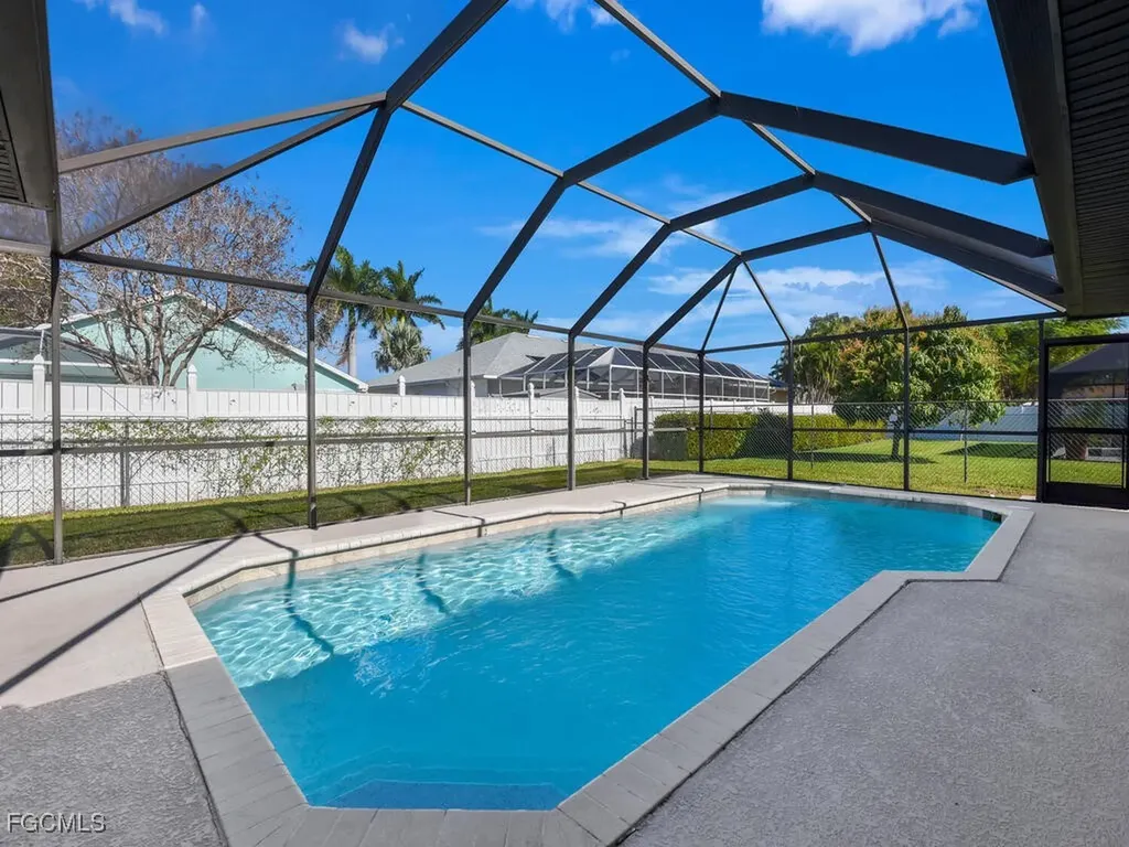 613 SE 19th Lane Cape Coral FL 33990