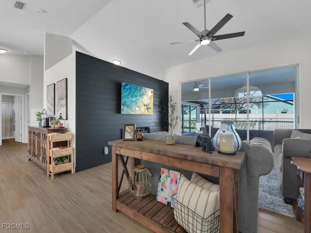 613 SE 19th Lane Cape Coral FL 33990