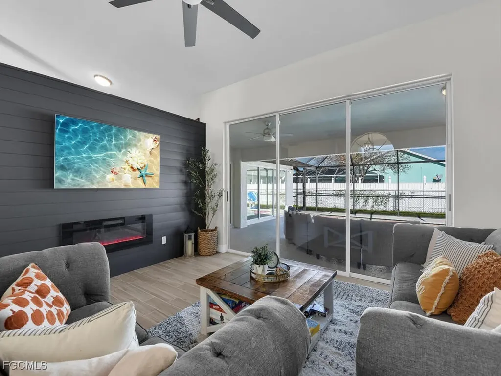 613 SE 19th Lane Cape Coral FL 33990