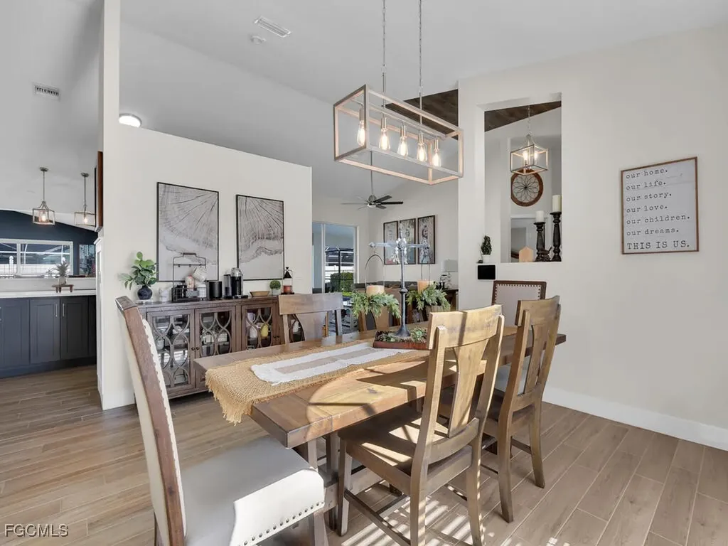 613 SE 19th Lane Cape Coral FL 33990