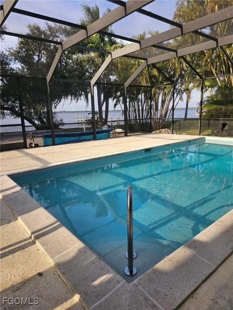 3933 E River Drive Fort Myers FL 33916