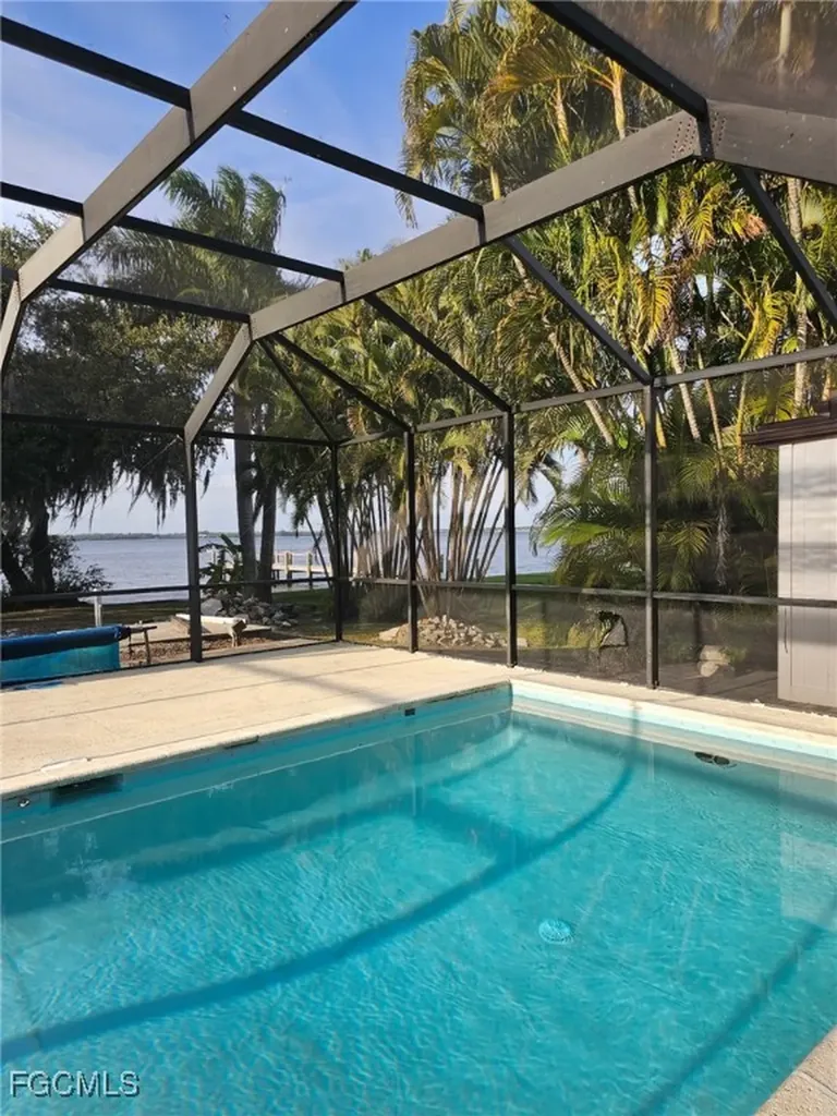 3933 E River Drive Fort Myers FL 33916