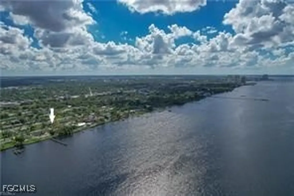 3933 E River Drive Fort Myers FL 33916