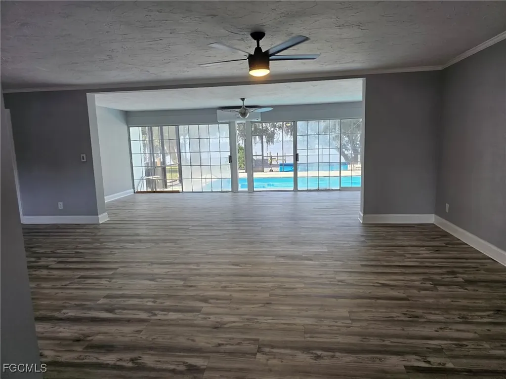 3933 E River Drive Fort Myers FL 33916