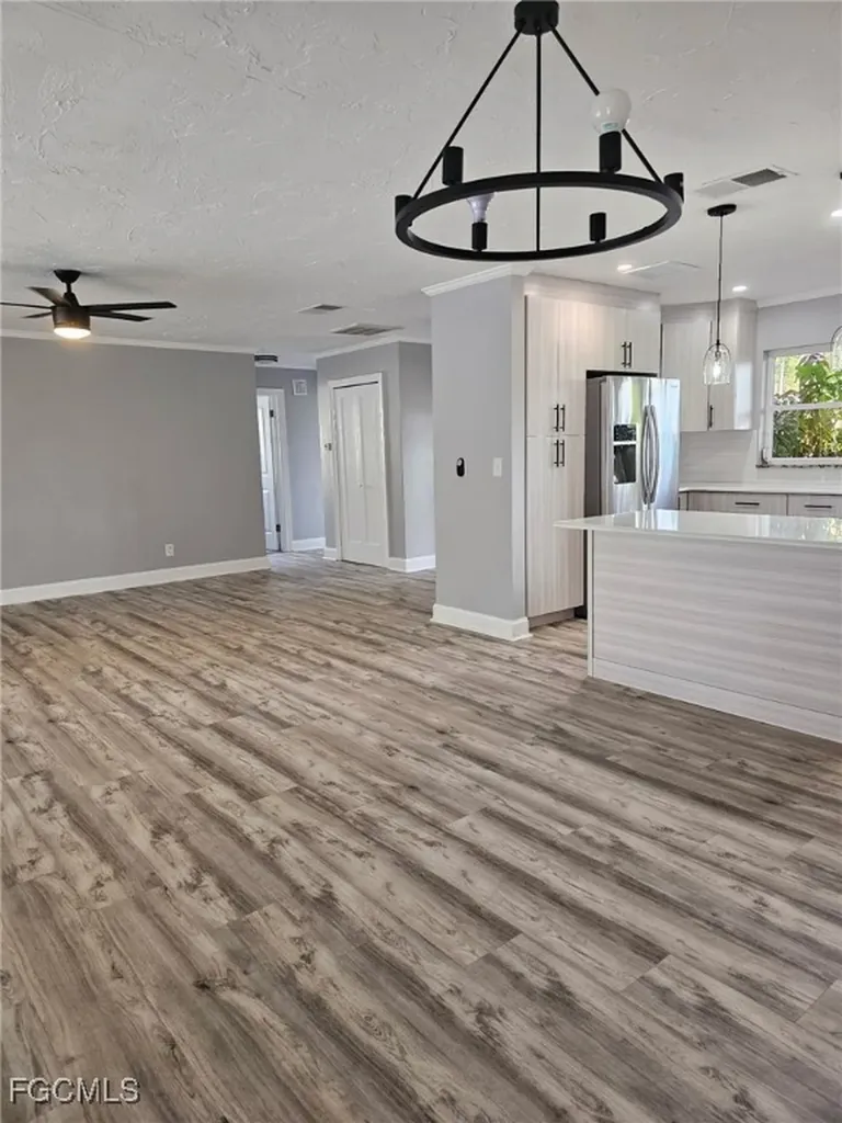 3933 E River Drive Fort Myers FL 33916