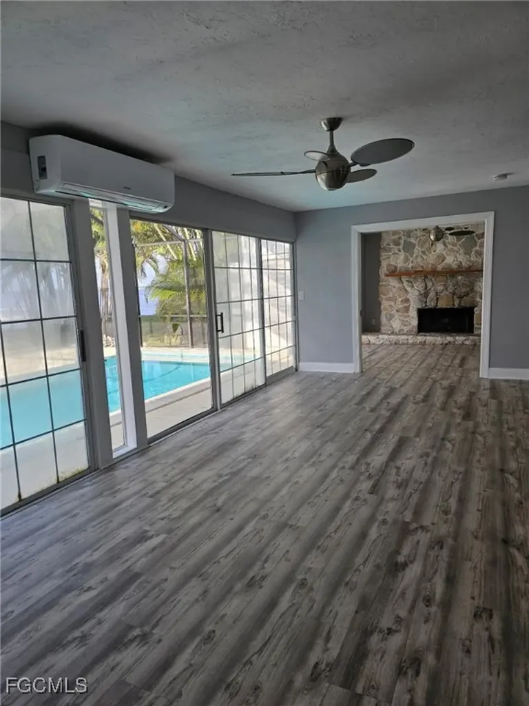3933 E River Drive Fort Myers FL 33916