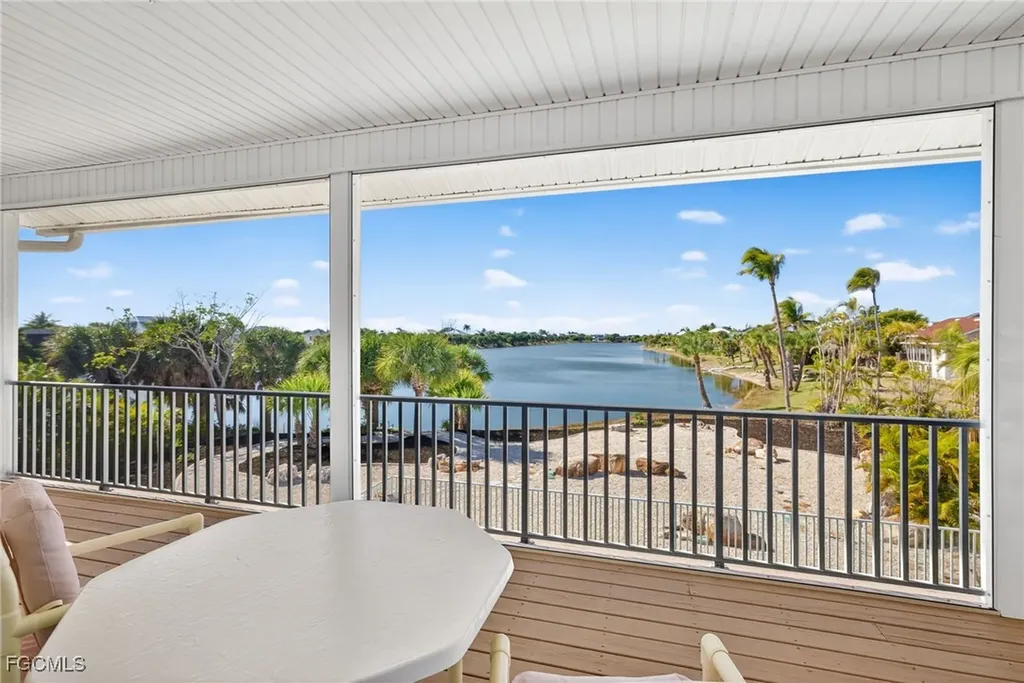 517 Lake Murex Circle Sanibel FL 33957
