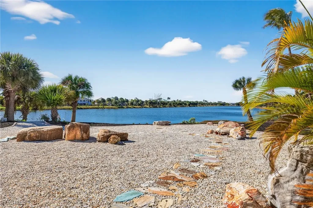 517 Lake Murex Circle Sanibel FL 33957