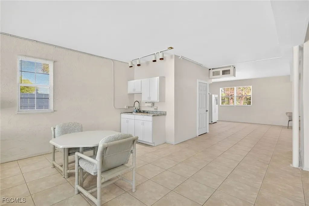 517 Lake Murex Circle Sanibel FL 33957