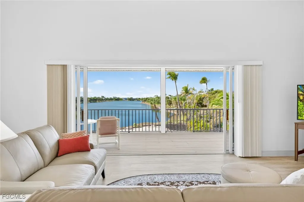 517 Lake Murex Circle Sanibel FL 33957