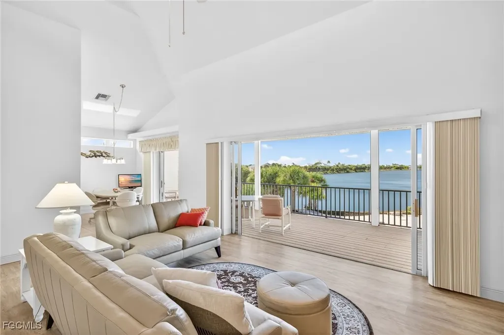 517 Lake Murex Circle Sanibel FL 33957