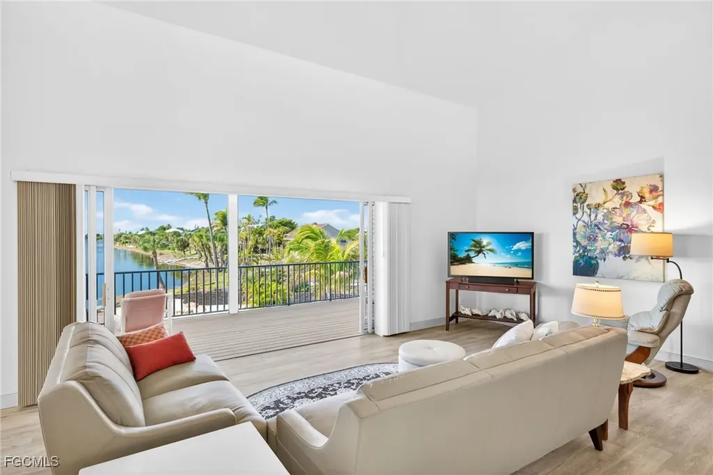 517 Lake Murex Circle Sanibel FL 33957